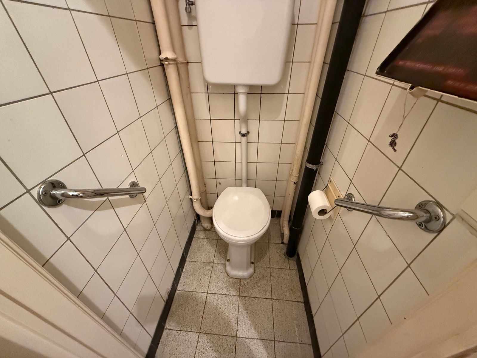 Te renoveren gelijkvloers appartement met 2 slaapkamers foto 10