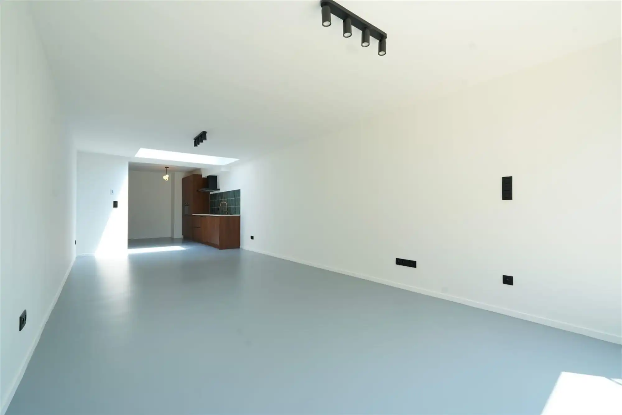 Gerenoveerde woning met drie slaapkamers en tuin foto 8