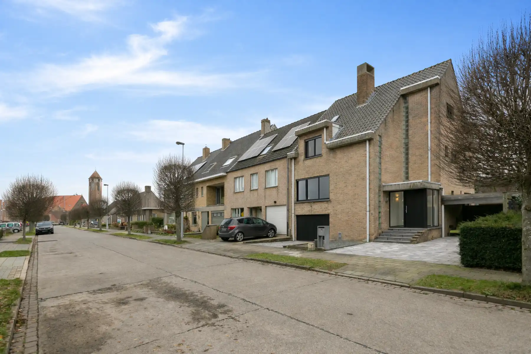 Ruime woning met 4/5 slpks op rustige ligging te Assebroek foto {{pictureIndex}}