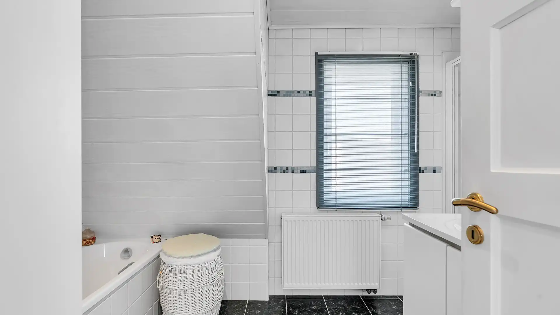 Charmante woning 3 slaapkamers een gezellige tuin te As foto 16