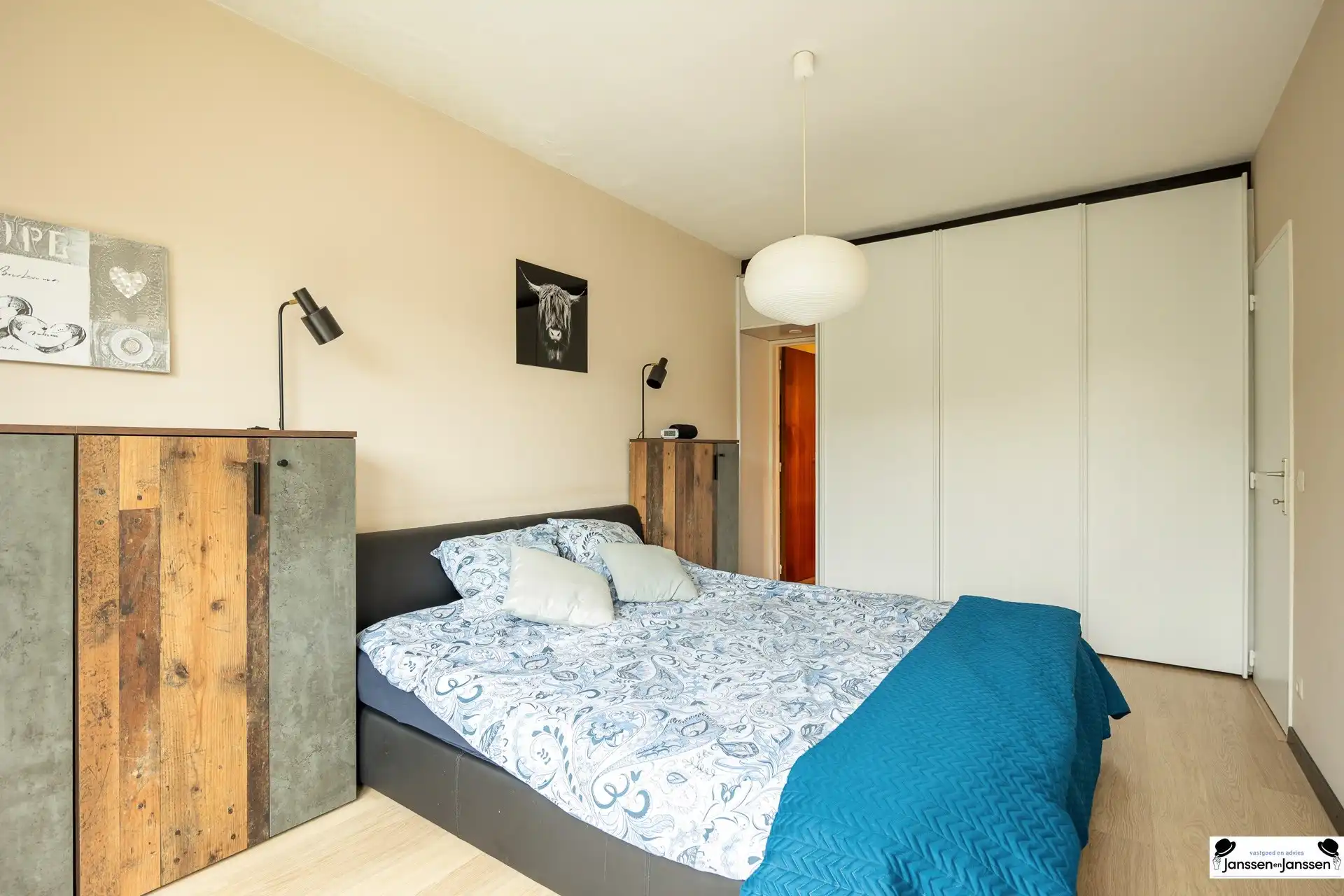 Lichtrijke gezinswoning met tuin in een rustige wijk! foto 11