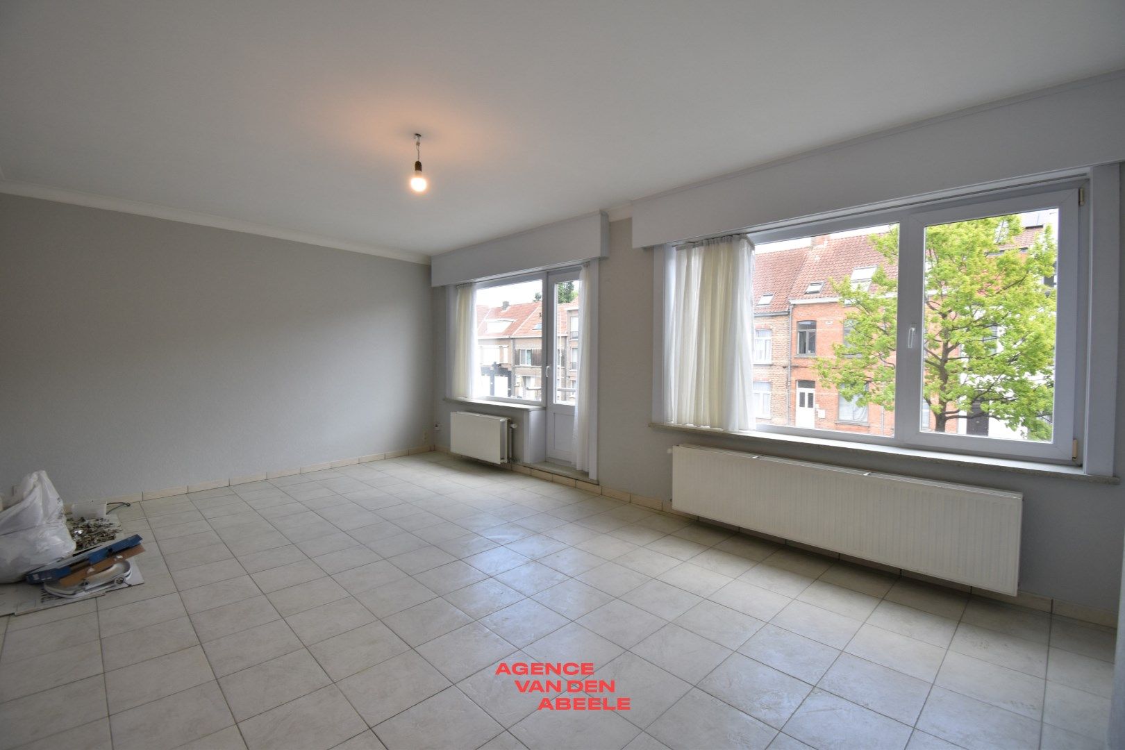 Ruim en hedendaags appartement net buiten Brugge foto 2