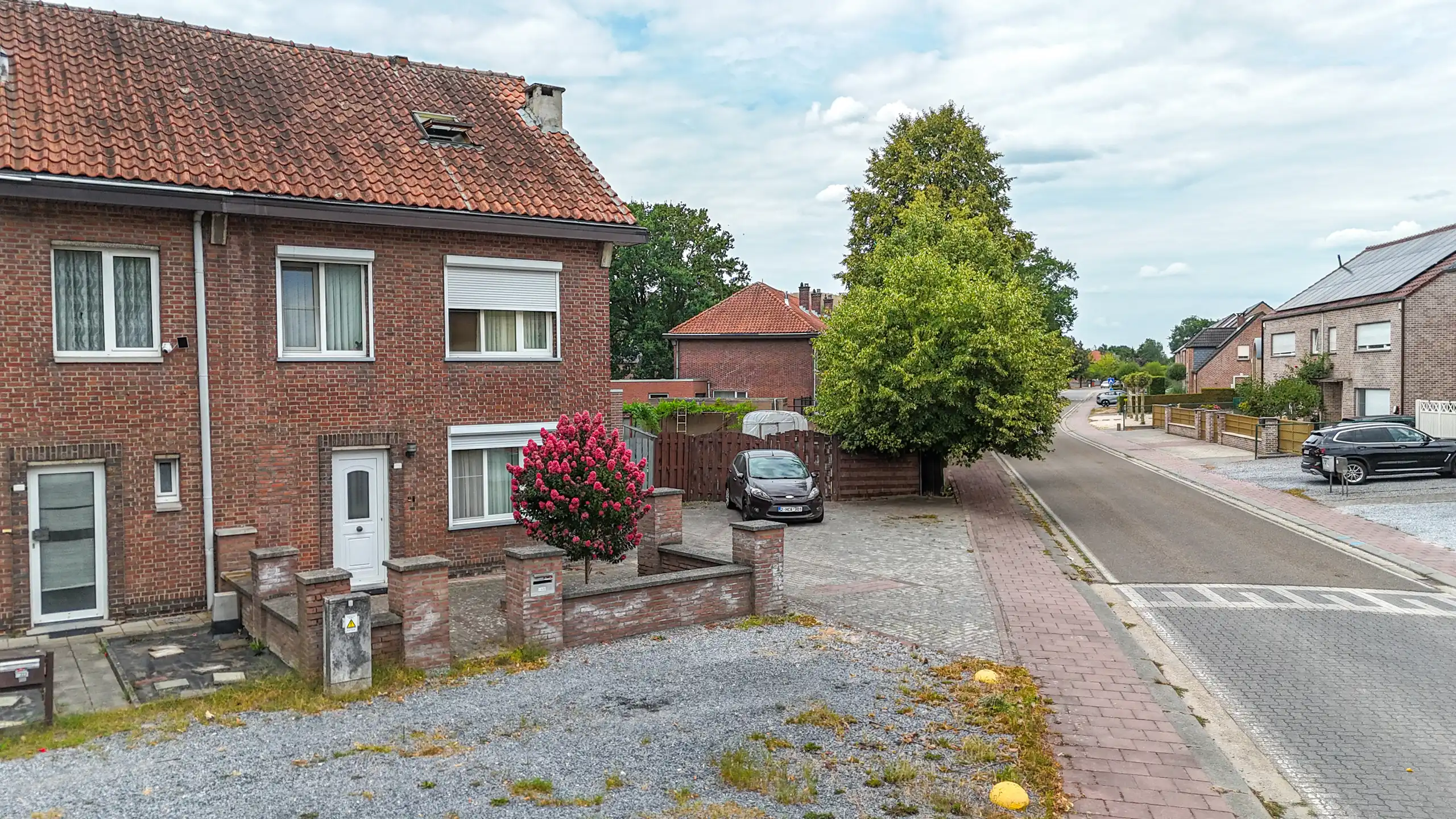 Halfopen woning met tuin, garage en 3 slaapkamers foto 32