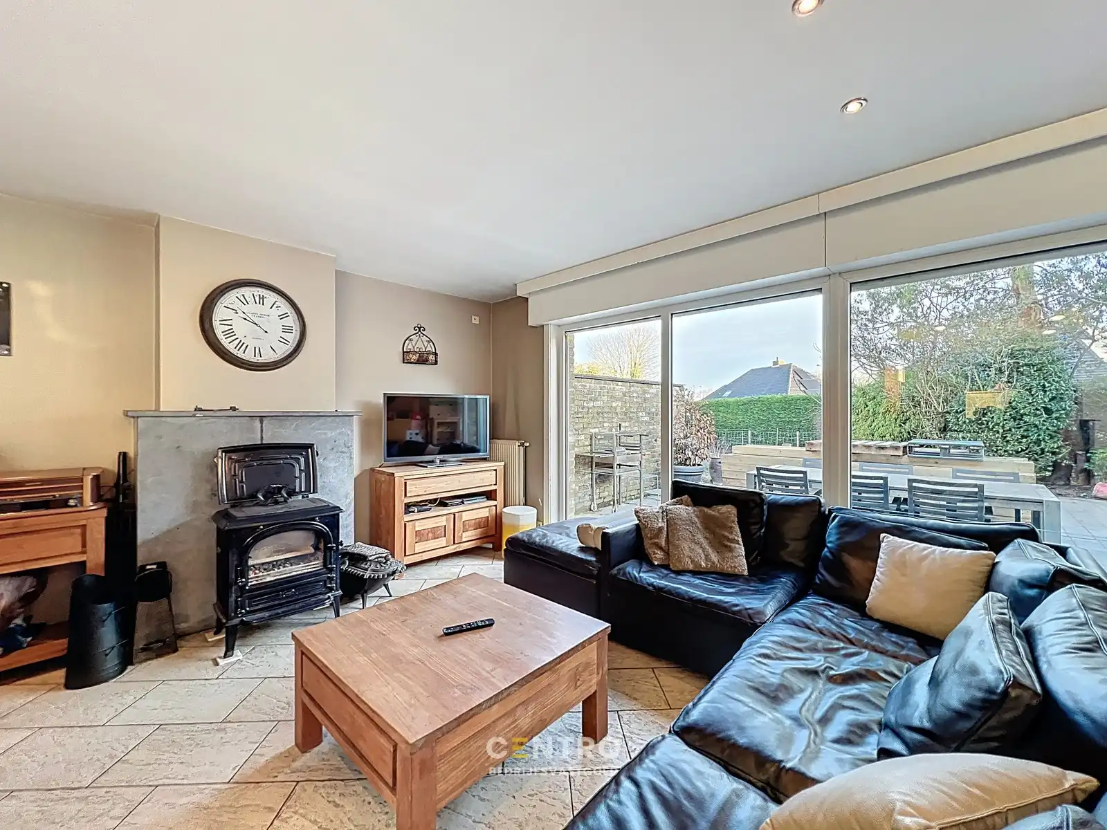 Goed draaiende krantenWINKEL met WOONST (4 slpk) en extra STALLING op een perceel van 820m² op commerciële ligging te Gistel ! foto 9