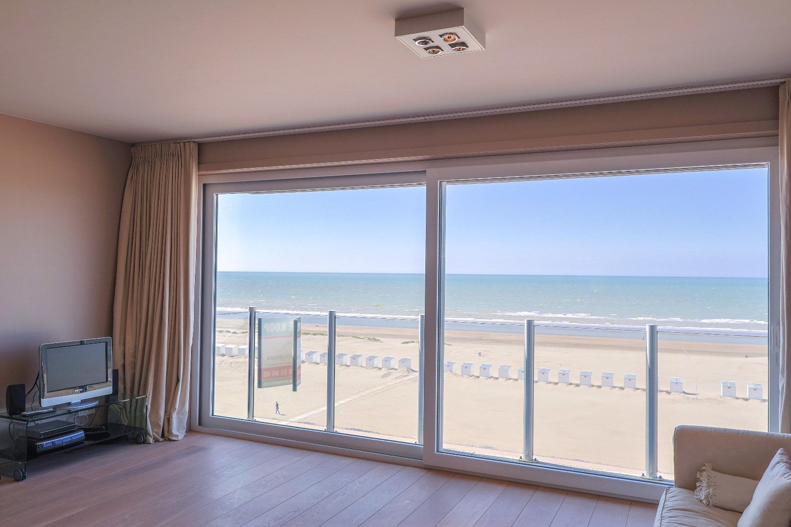 Prachtig appartement met frontaal zeezicht op de zeedijk Oostduinkerke foto 20