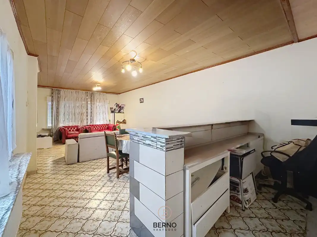 Te renoveren woning met 4 slaapkamers foto 5