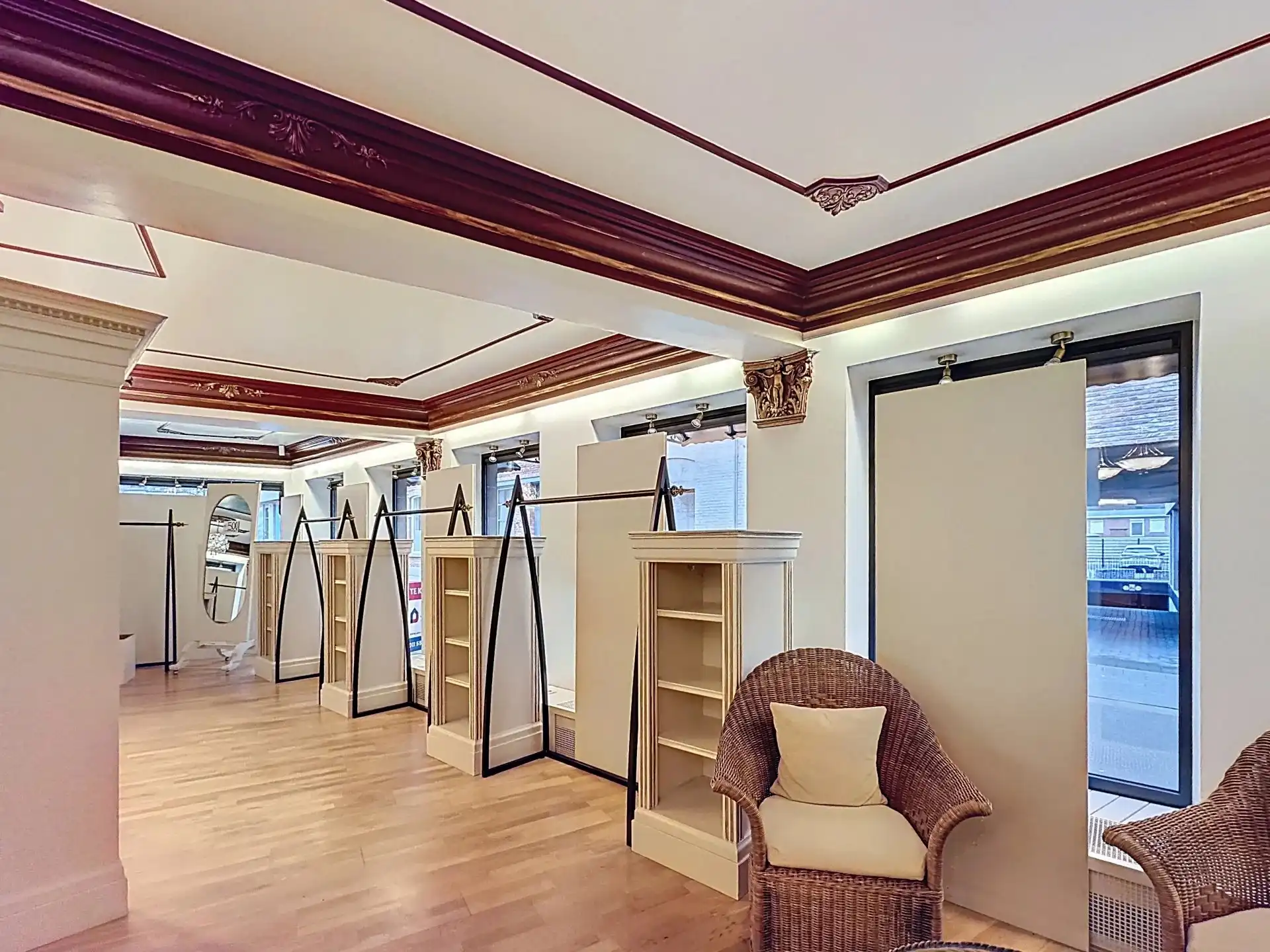 Ruim handelspand met kantoor en keuken op toplocatie. foto 5