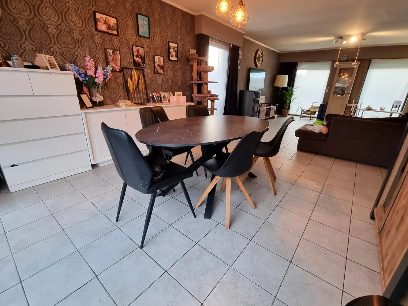 Vrijstaande woning gelegen in een zeer rustige straat met 4 ruime slaapkamers foto 2