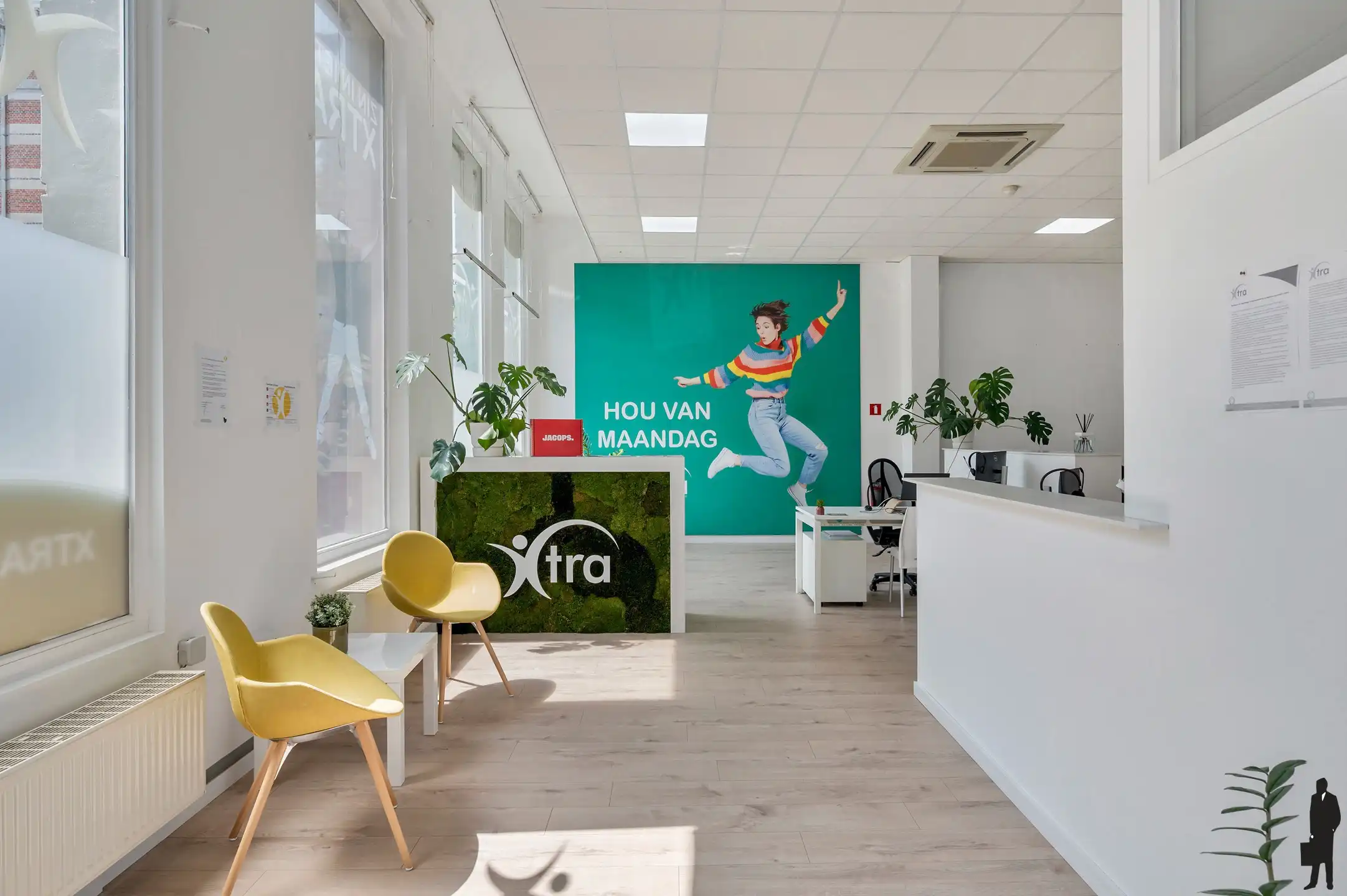 Handelspand/kantoorruimte ca. 228m² met twee staanplaatsen foto 3