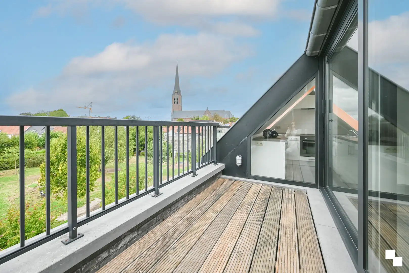 Duplex appartement met garage en twee staanplaatsen nabij centrum Izegem foto 14