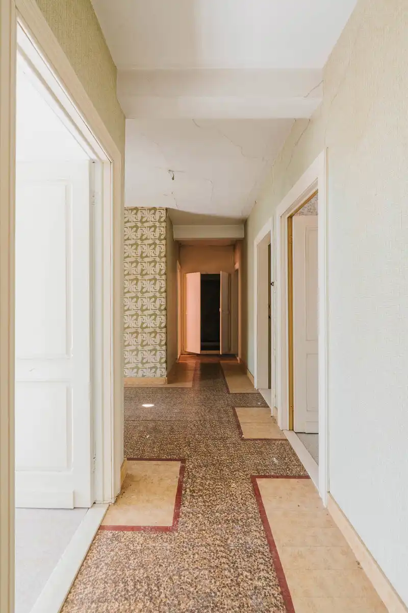 Karaktervolle, te renoveren woning met tal van mogelijkheden foto 17