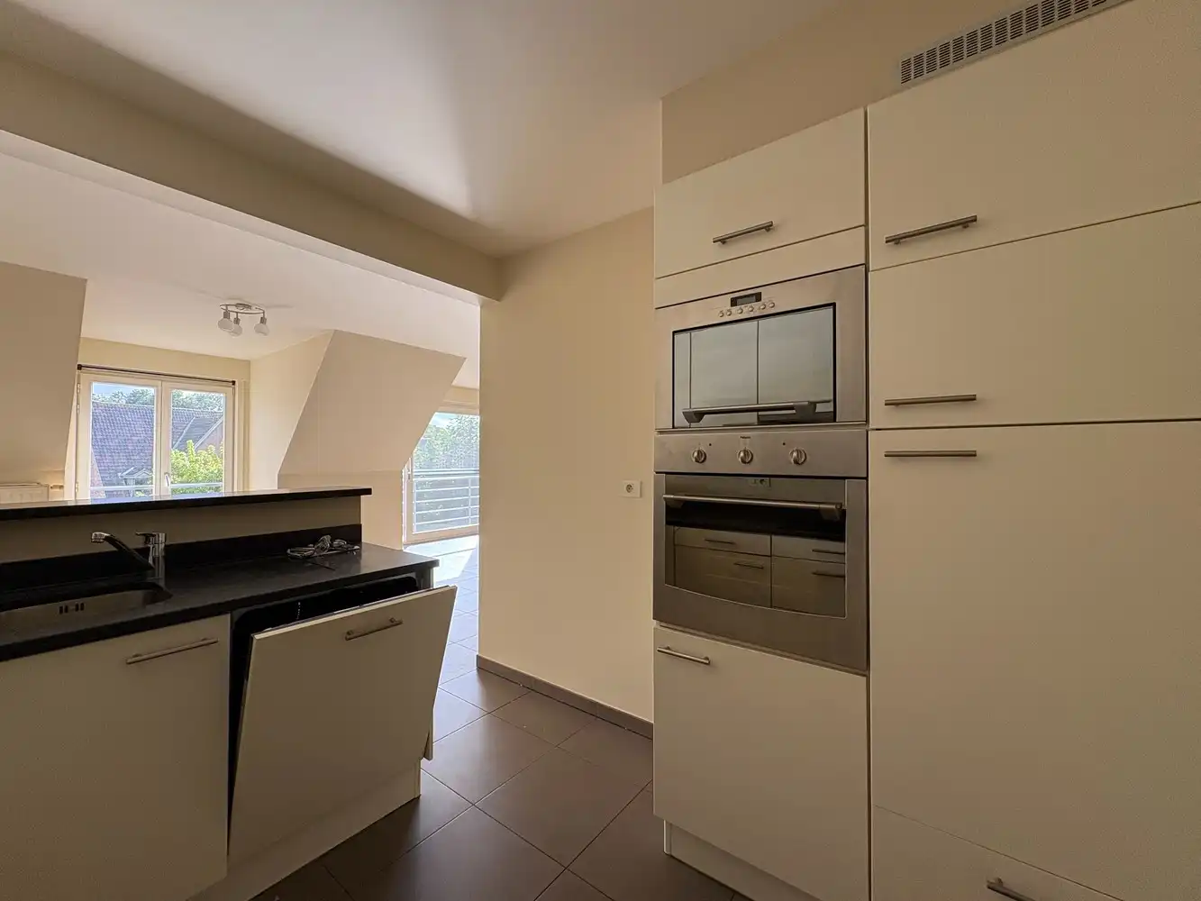 Lichtrijk appartement met 2 slpks. in het centrum van Torhout foto 5