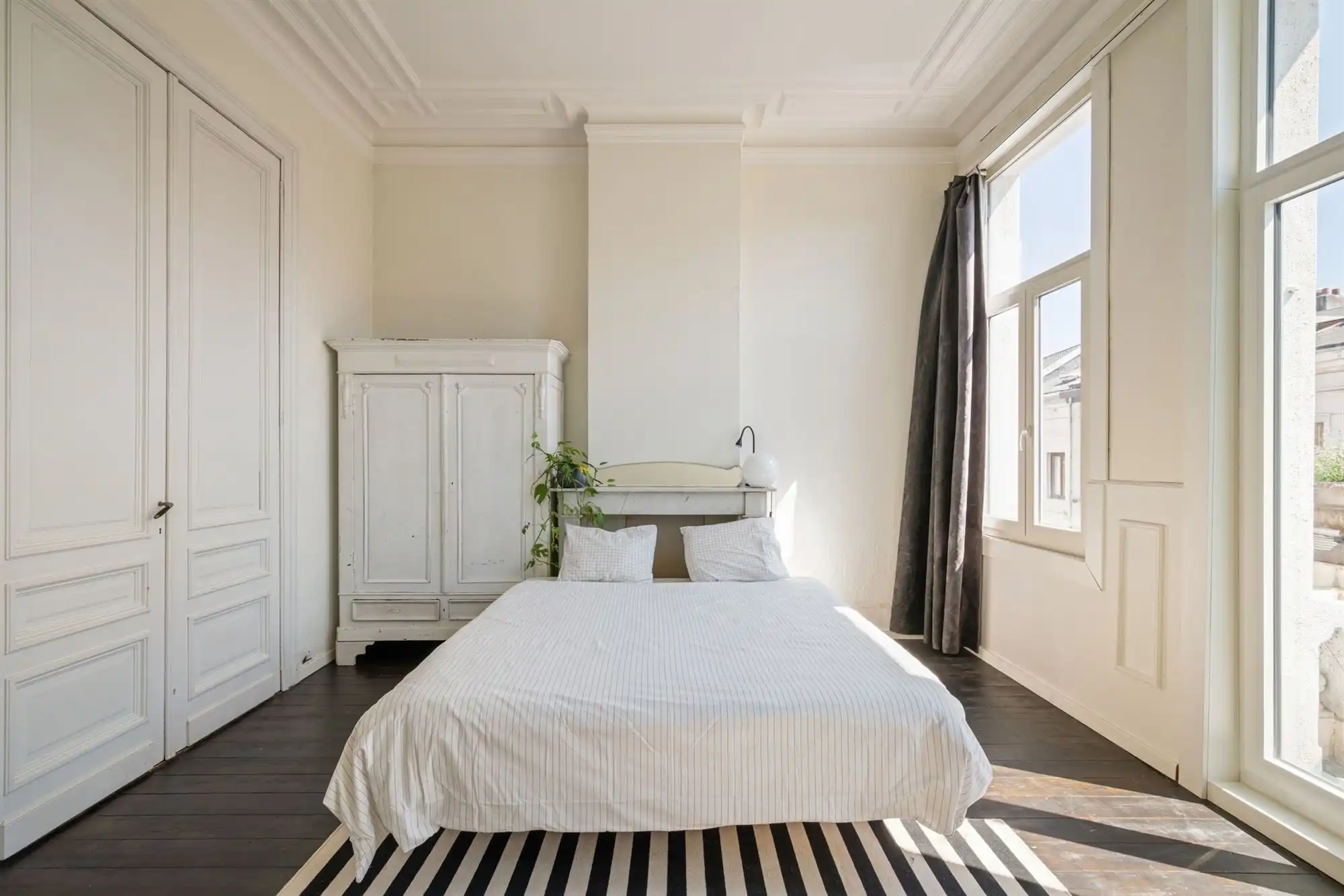 Statige neo-classicistische herenwoning met idyllische tuin foto 18