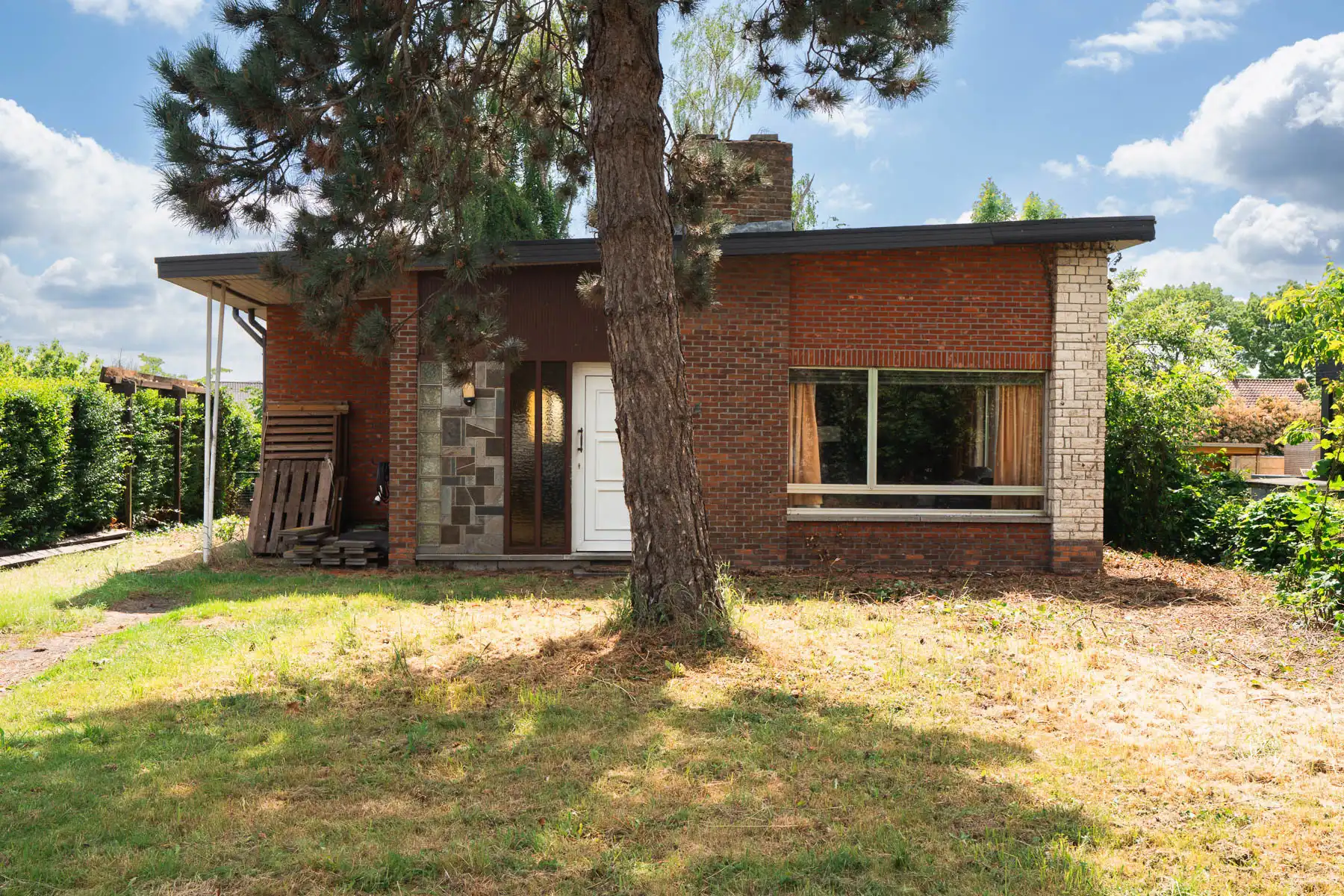 Bungalow op prachtig perceel van 18are in éénrichtingsstraat foto 3