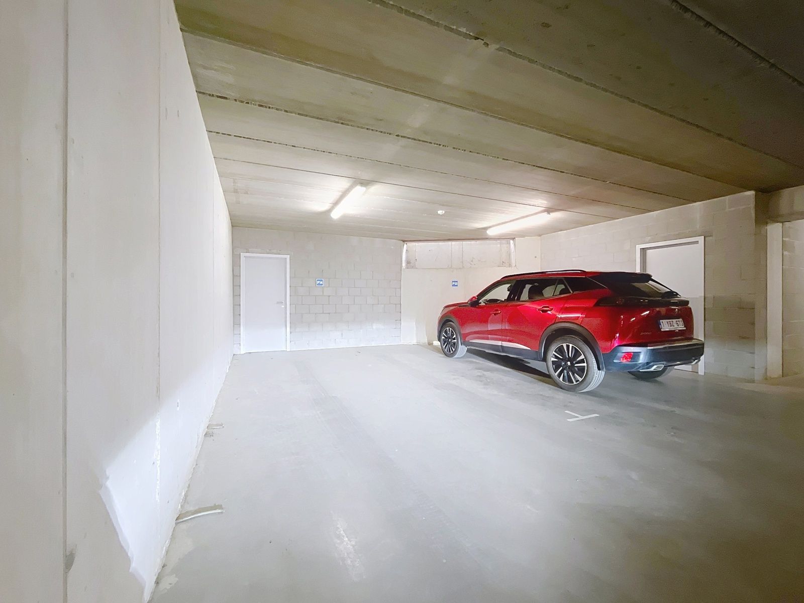 Instapklaar ruim app mét autostaanplaats en terras foto 17