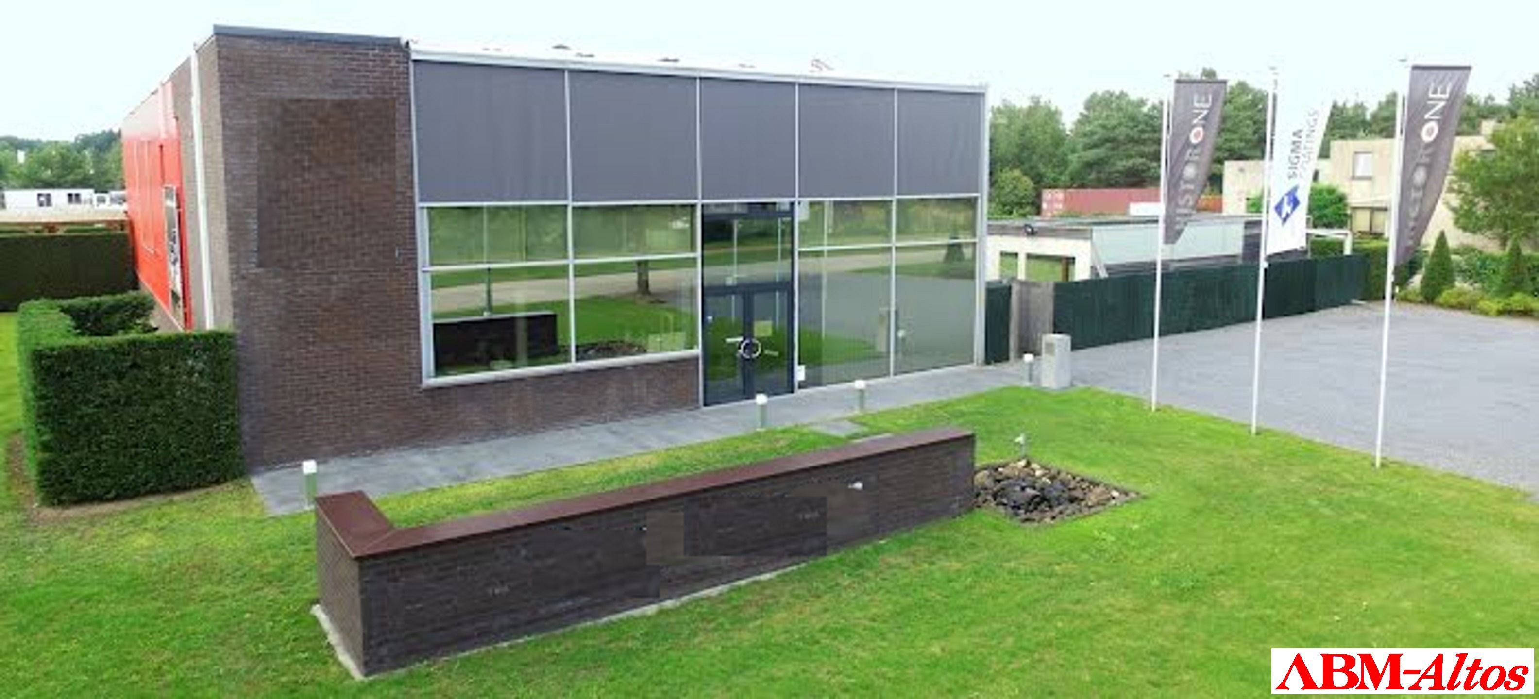 Bedrijfspand met woonst te koop foto {{pictureIndex}}