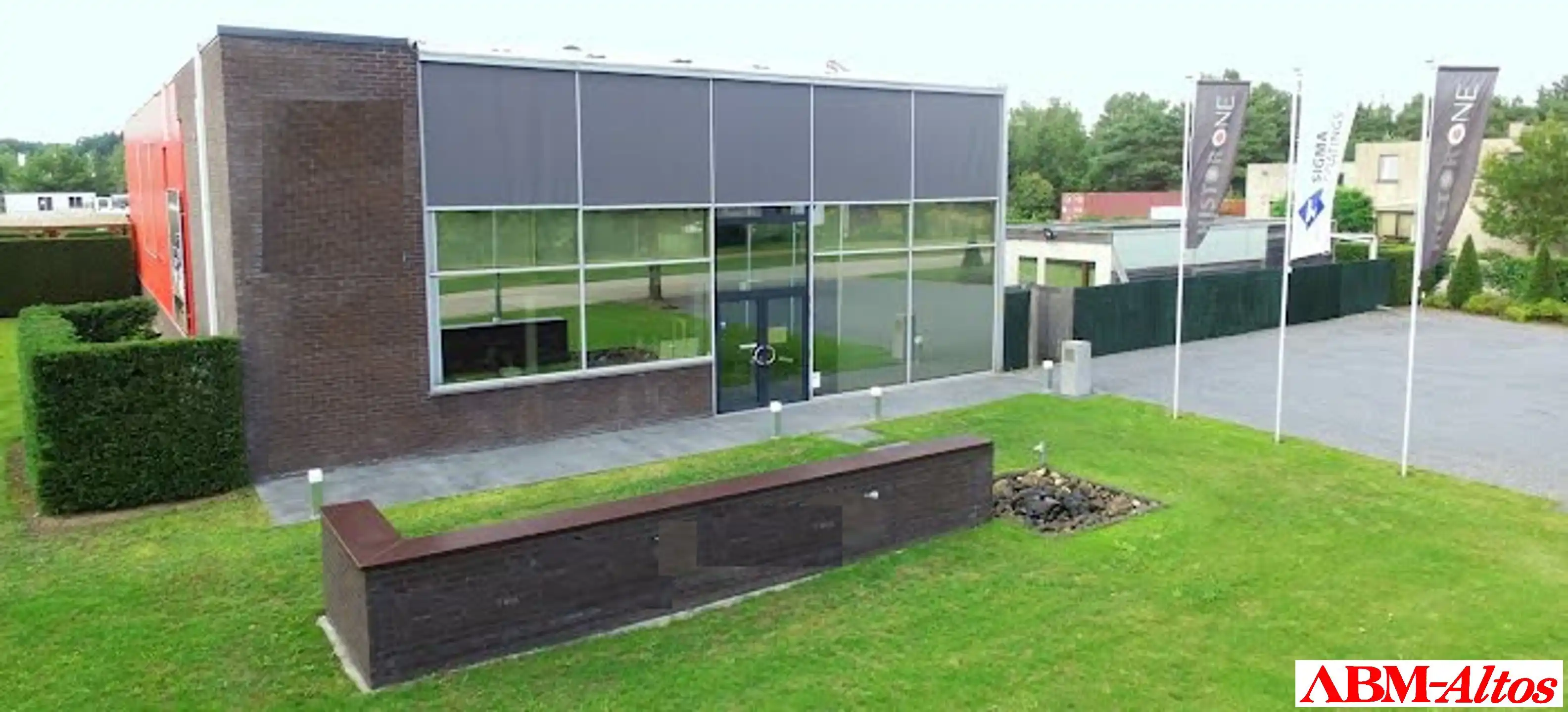 Bedrijfspand met woonst te koop foto {{pictureIndex}}