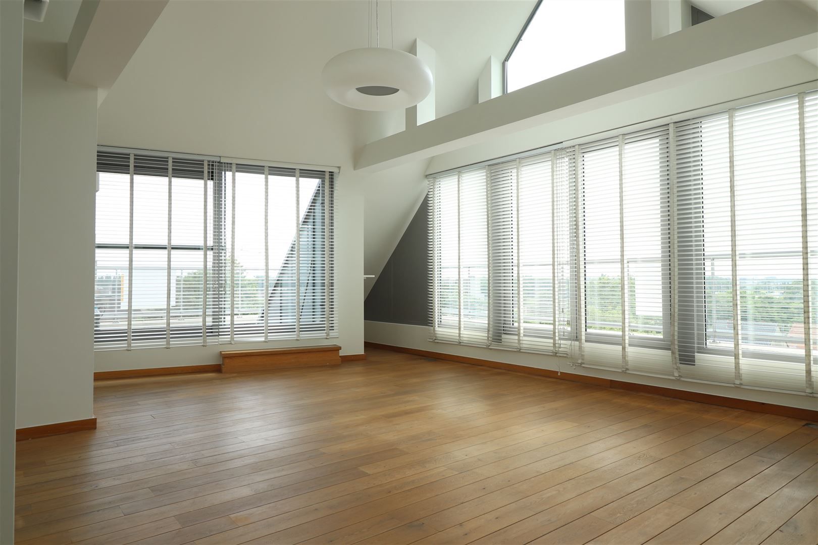 Dakappartement met prachtig uitzicht in Boom foto {{pictureIndex}}