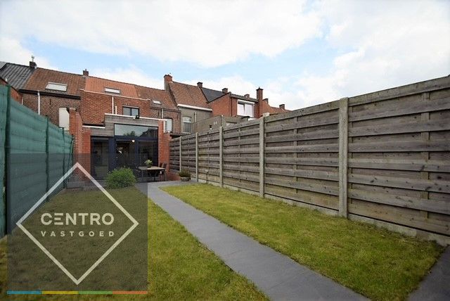 Volledig gerenoveerde woning met 3 slpks en leuke tuin! foto 23