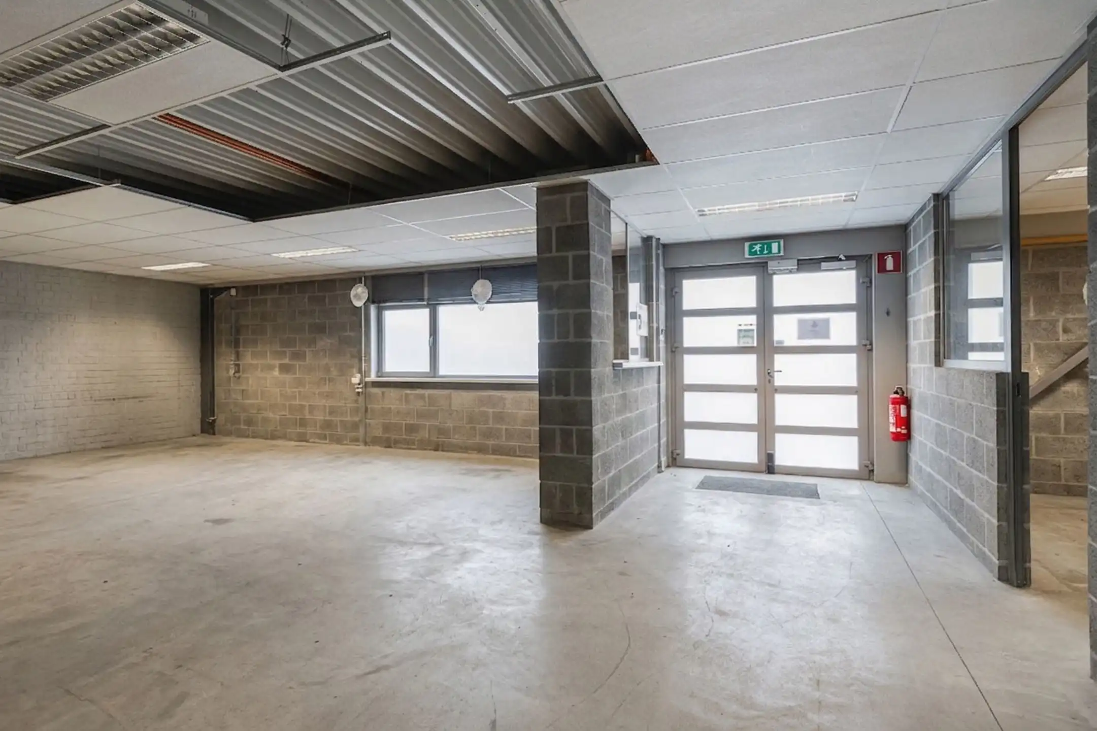 Bedrijfsgebouw op commerciële ligging te koop in Deurne foto 9