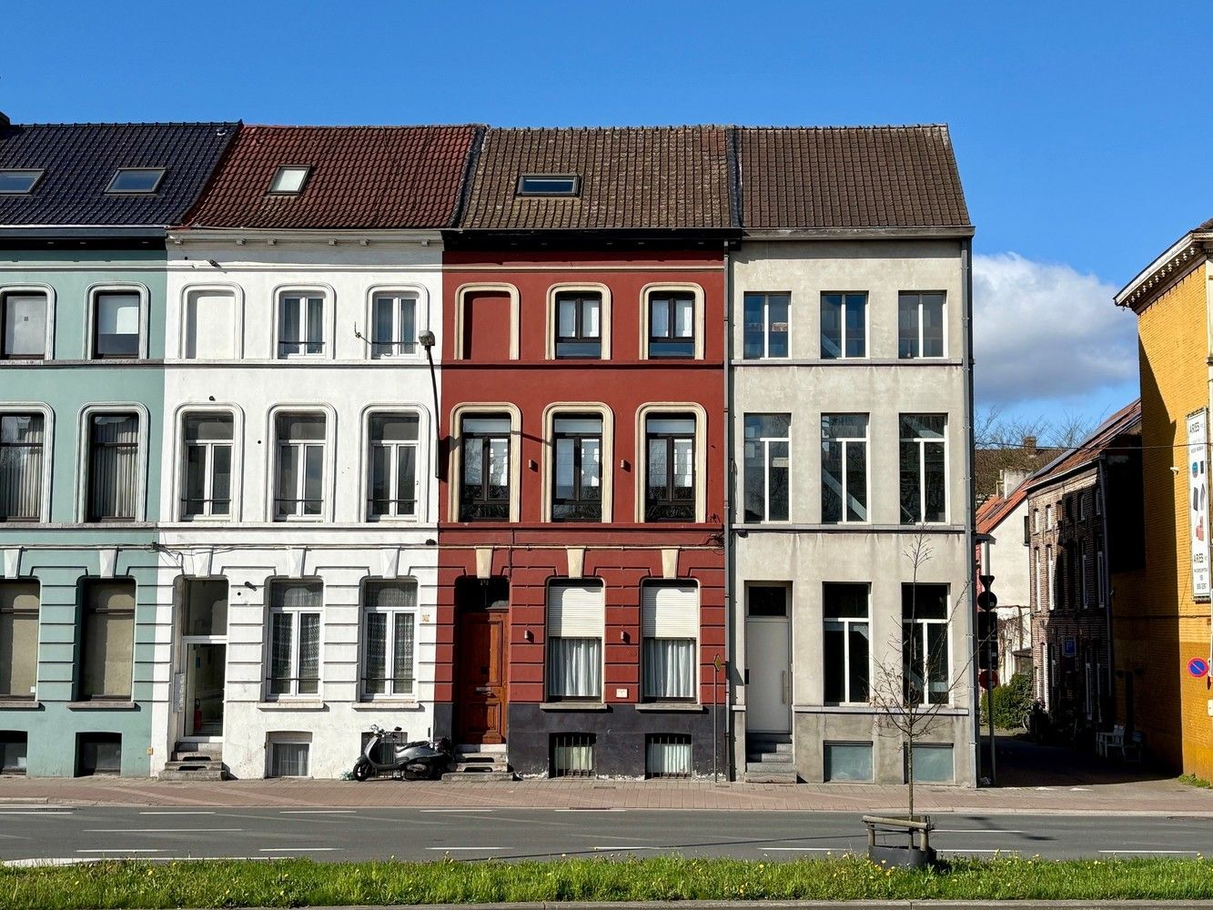 Authentieke burgerwoning aan het Rommelwaterpark met 5 slaapkamers, centrum Gent. foto {{pictureIndex}}