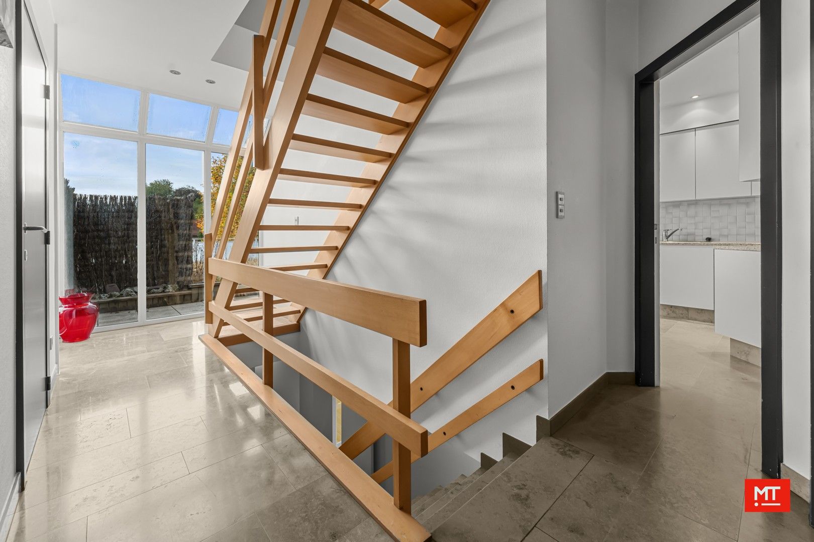 Bijzonder ruim gebouw met tal van mogelijkheden en uitweg, te koop in de dorpskern van Dadizele foto 11