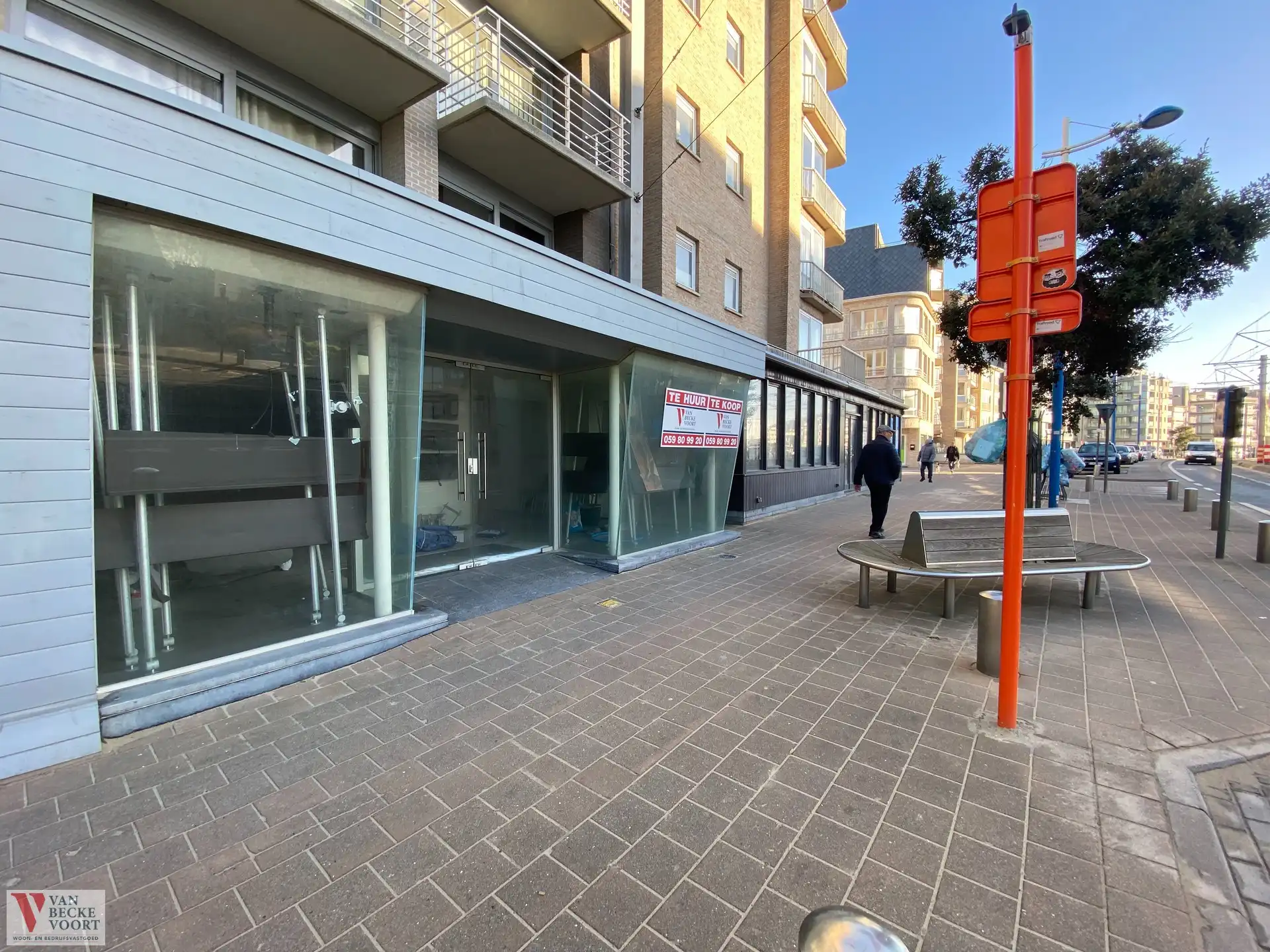 Modern handelsgelijkvloers 86m² foto {{pictureIndex}}