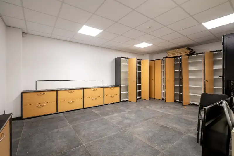 Moderne bedrijfsruimte met kantoren, showroom en loods in Bellegem (bedrijventerrein Emdeka) foto 12