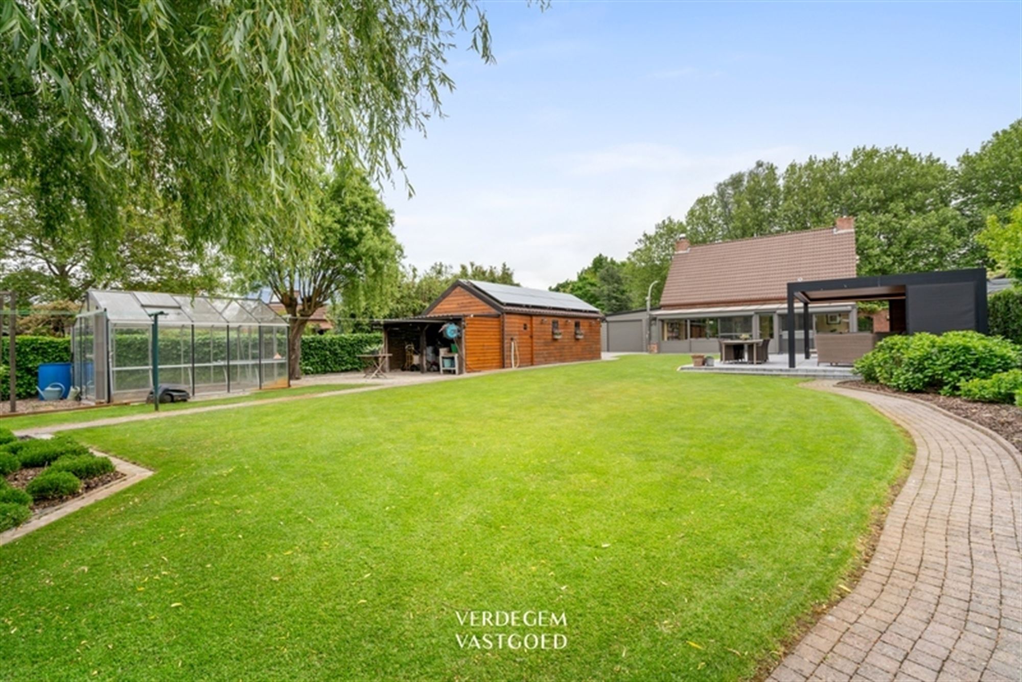 Prachtig en instapklaar wonen in landelijke stijl met garages, atelier en geniettuin foto 19