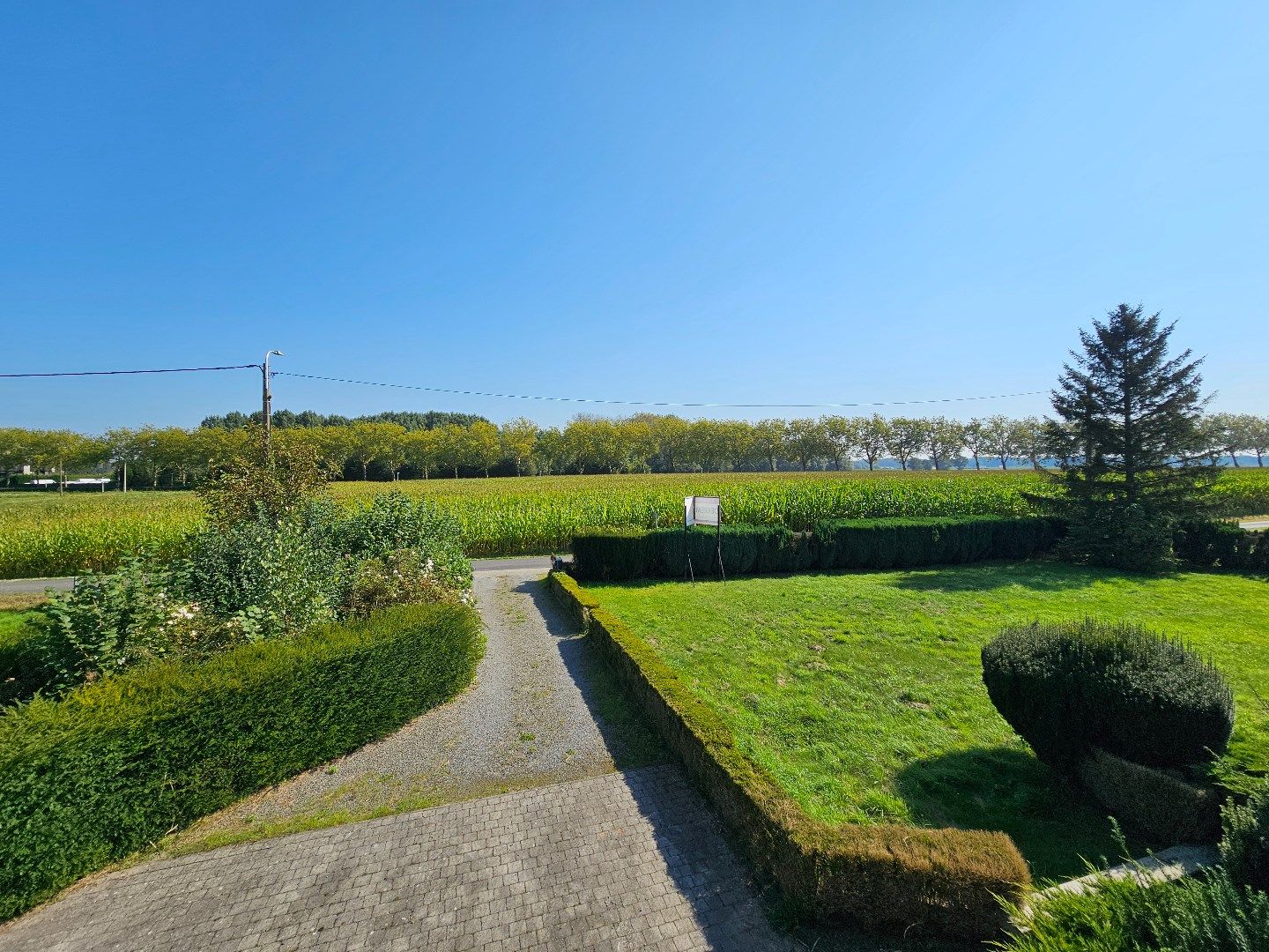 Landelijk en rustig gelegen ruime woning foto 24