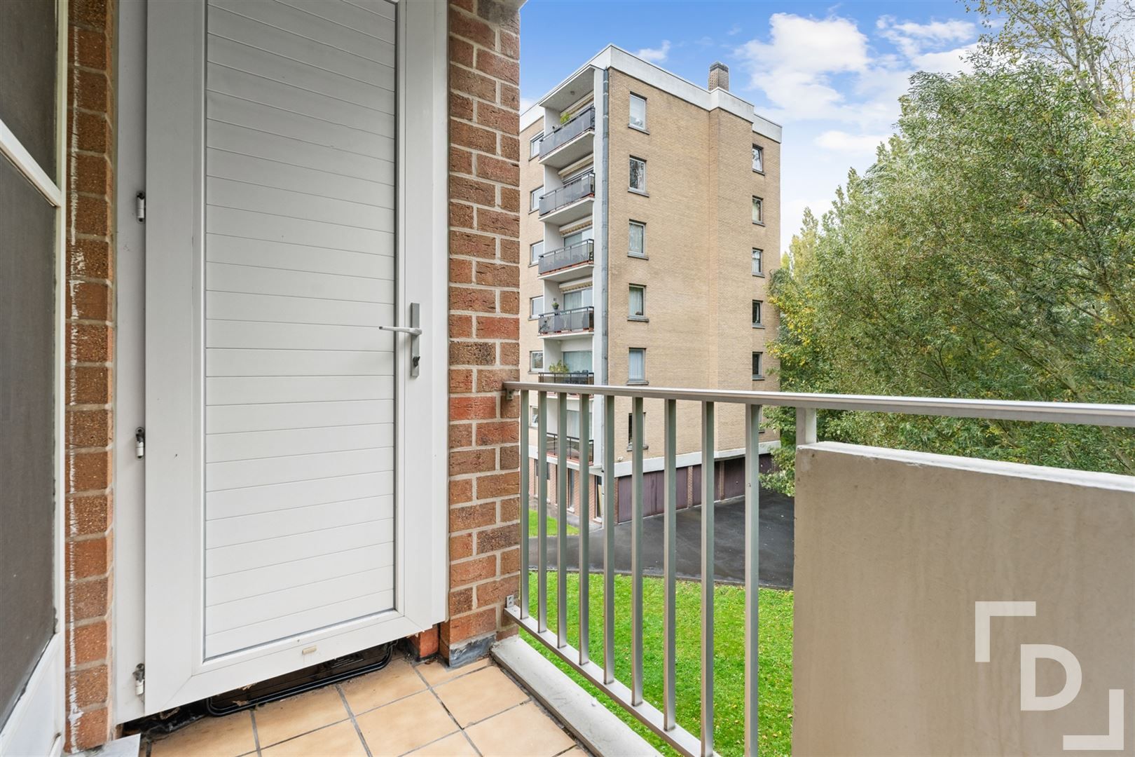 Ruim appartement met 3 slaapkamers en garage te koop in centrum Ieper. foto 14