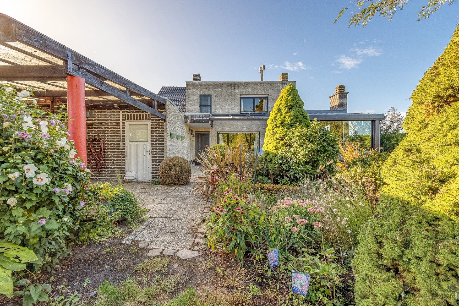 Te renoveren woning op unieke landelijke locatie! foto 9