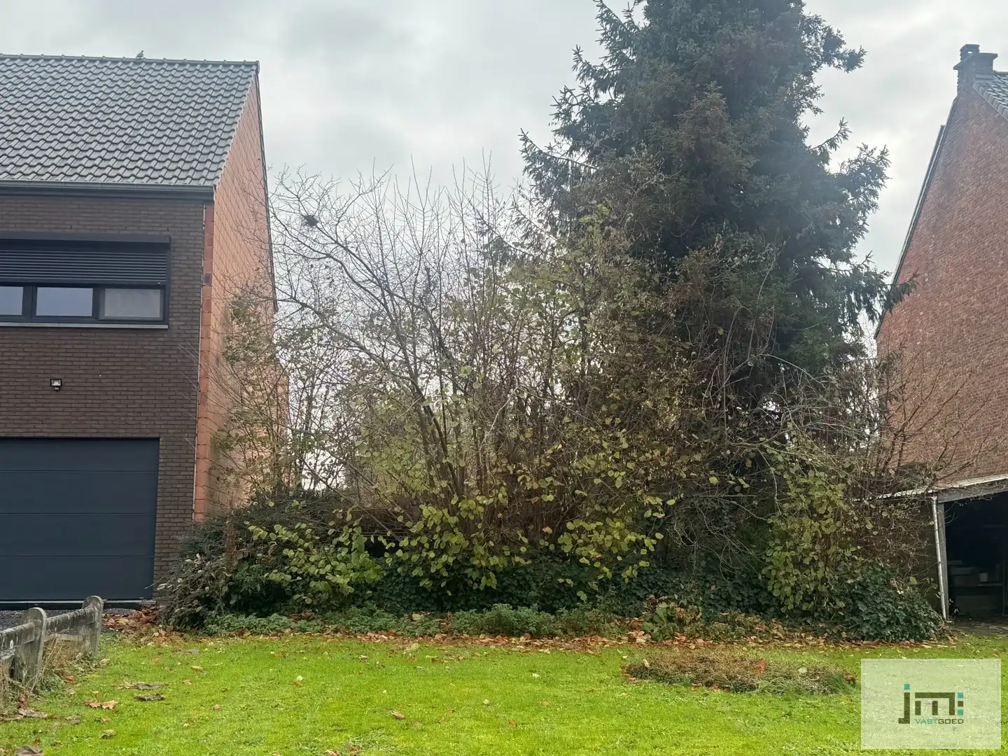 Rustig gelegen bouwgrond foto {{pictureIndex}}