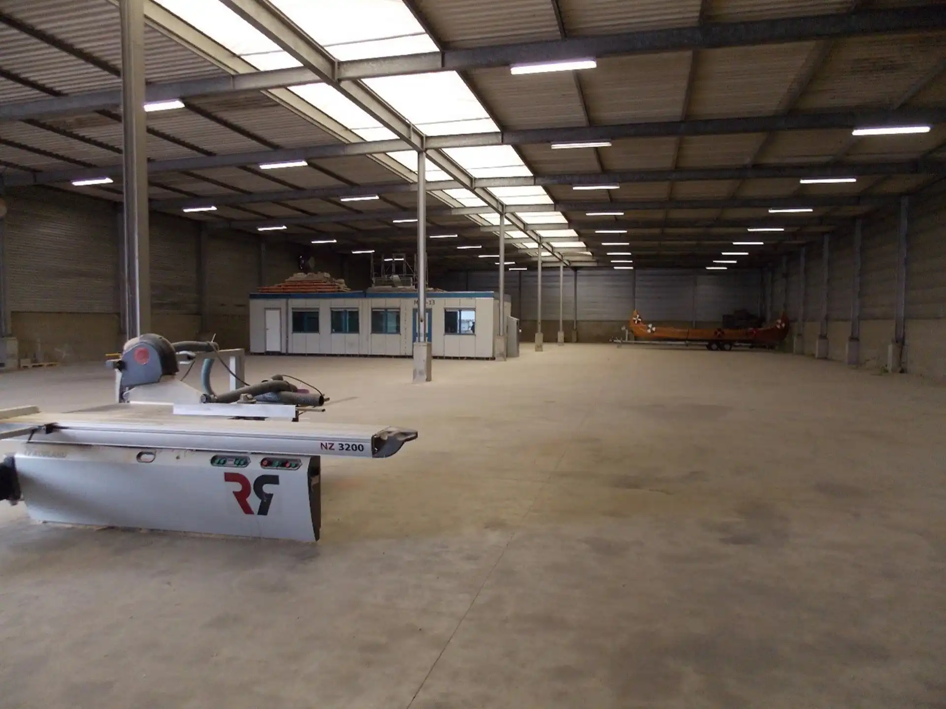 MAGAZIJN VAN 1800M² foto 2