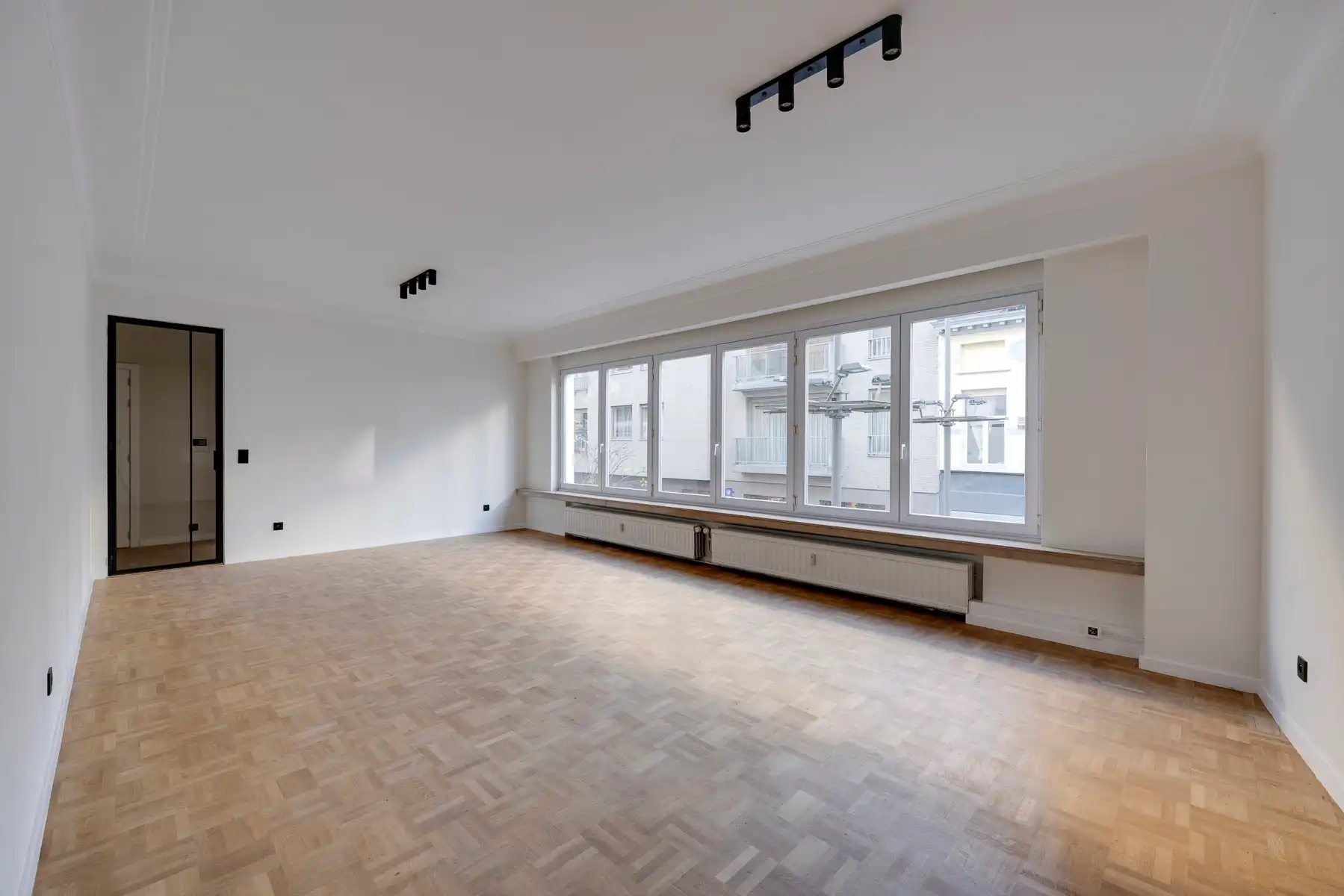 Gerenoveerd 3-slaapkamerappartement met ruim terras foto {{pictureIndex}}