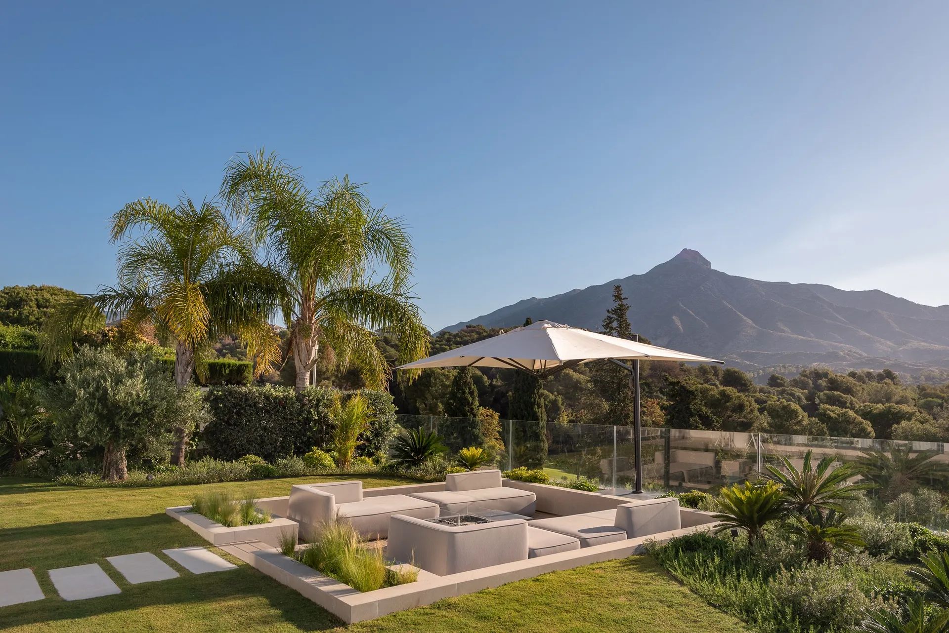 Unieke villa met schitterend uitzicht over de greens -  eigentijds ontwerp met een Andalusisch tintje foto 9