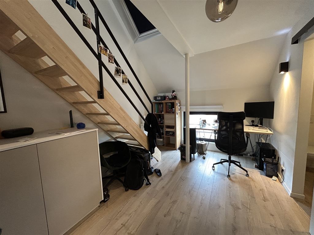 Ruime gerenoveerde studentenkamer foto 2