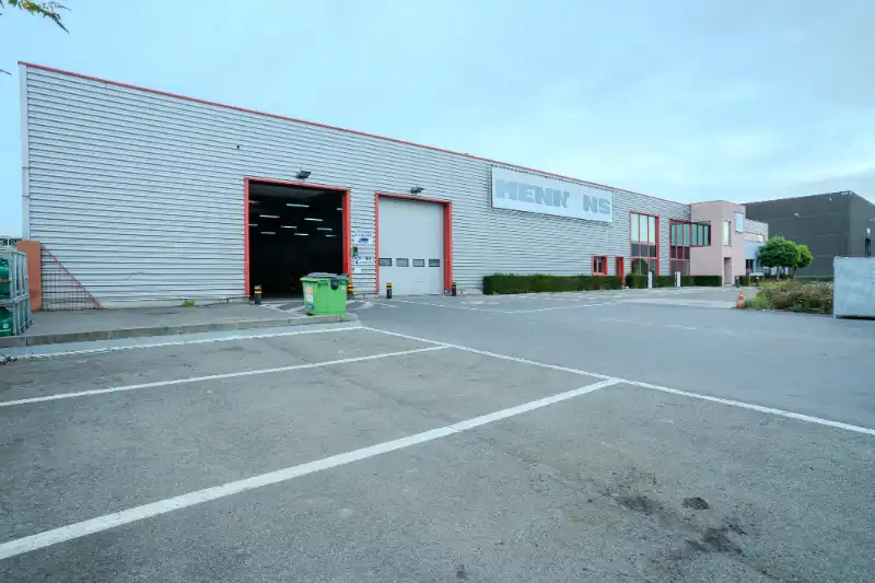 Bedrijfsgebouw te huur foto {{pictureIndex}}