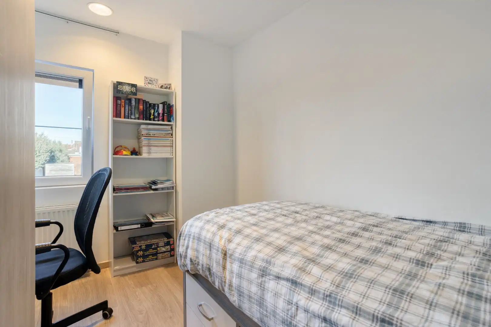 Instapklare woning met 5 slaapkamers garage en tuin! foto 11