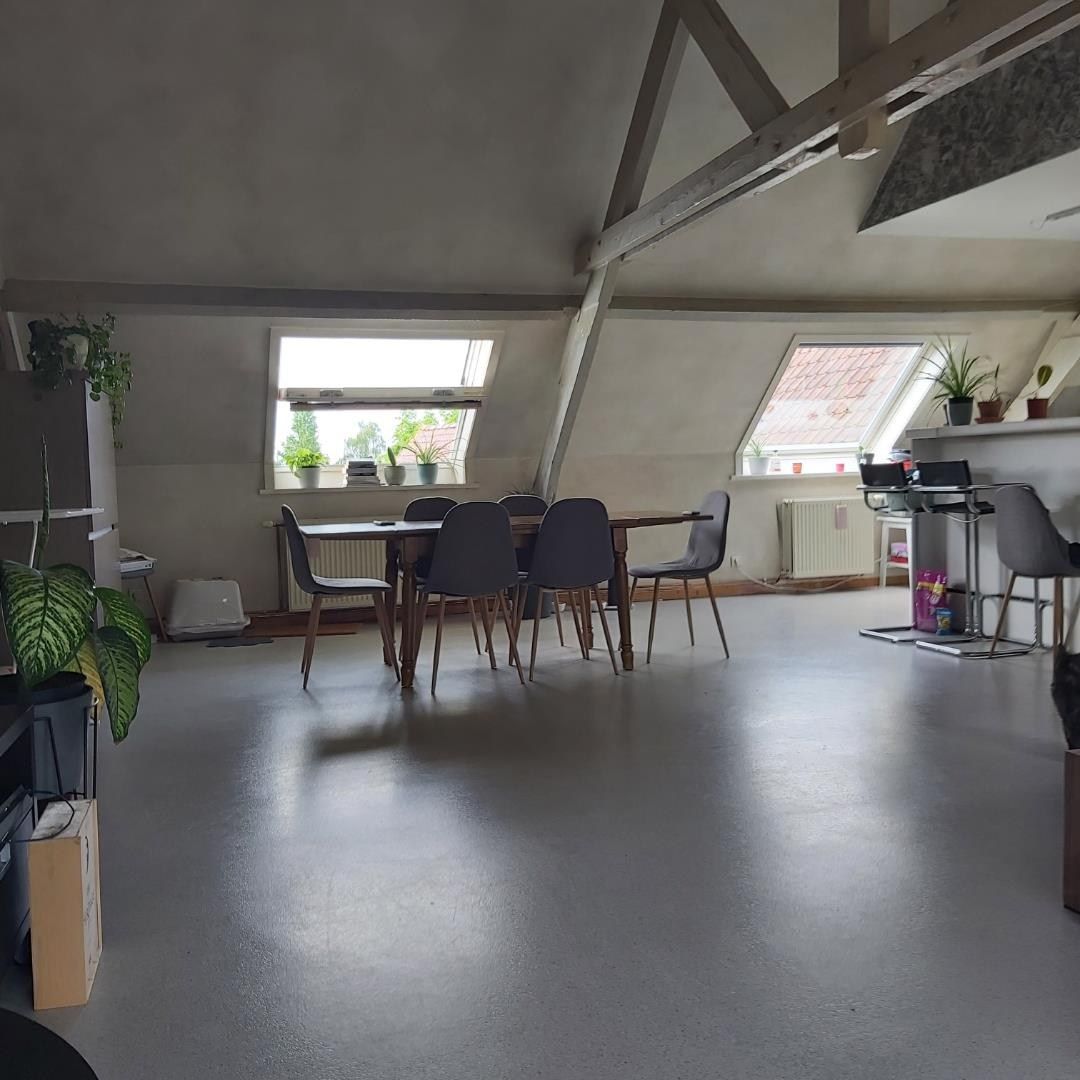 Gezellig dakappartement met 2 slaapkamers en staanplaats foto 4