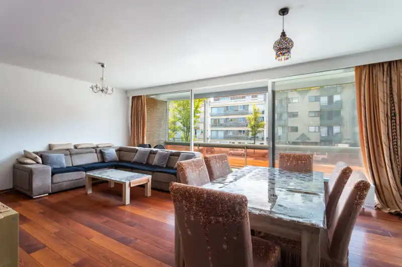 Te koop op te frissen appartement met garagebox! foto 2