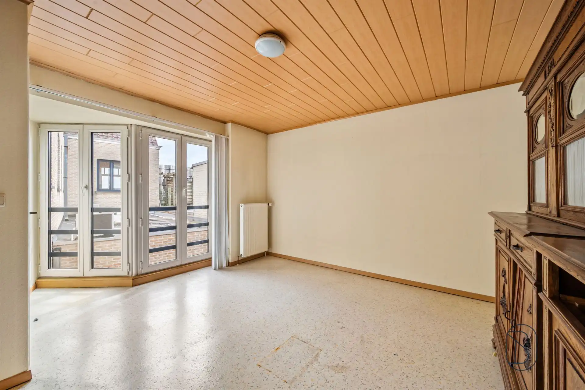 Handelspand met woonst op toplocatie aan het Shopping Center foto 25