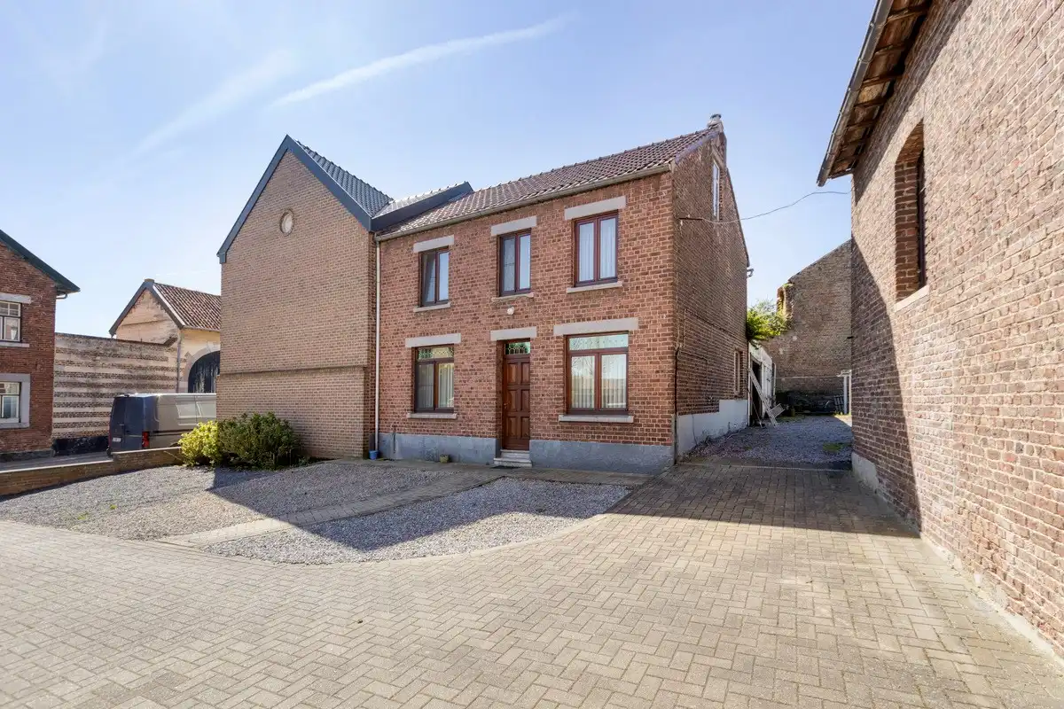 Te renoveren woning met veel potentieel op rustige ligging foto 2