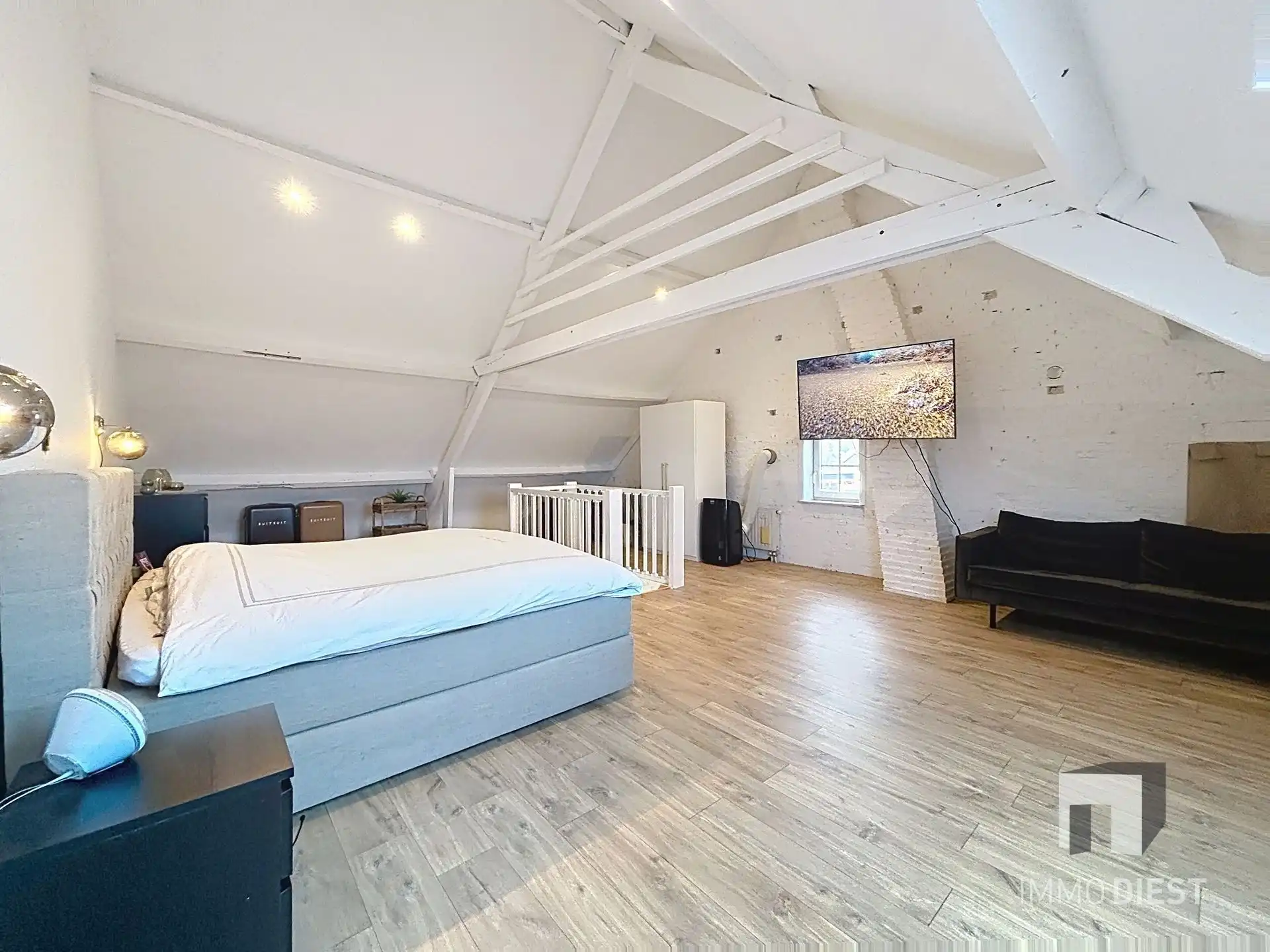 Trendy - volledig gerenoveerde woning met 3 slaapk en 2 badkamers foto 31