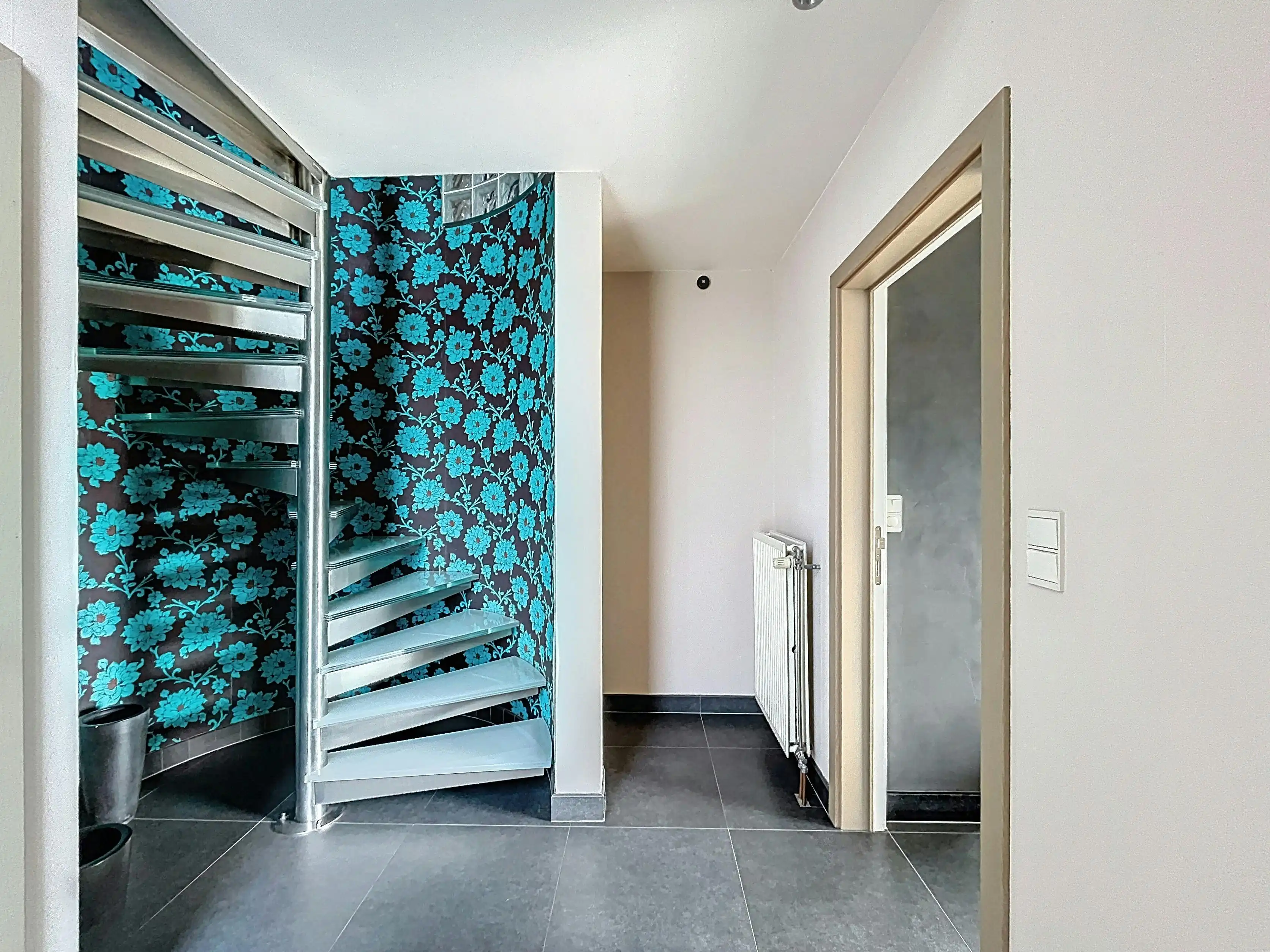 Ruim huis met 3 slpk, zuidgerichte tuin en rustige ligging in Lievegem foto 3