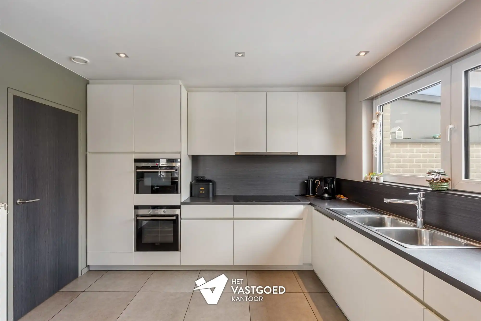 PERFECT ONDERHOUDEN GEZINSWONING MET 3 SLAAPKAMERS OP 7A27CA IN HET RUSTIGE KORSPEL foto 11