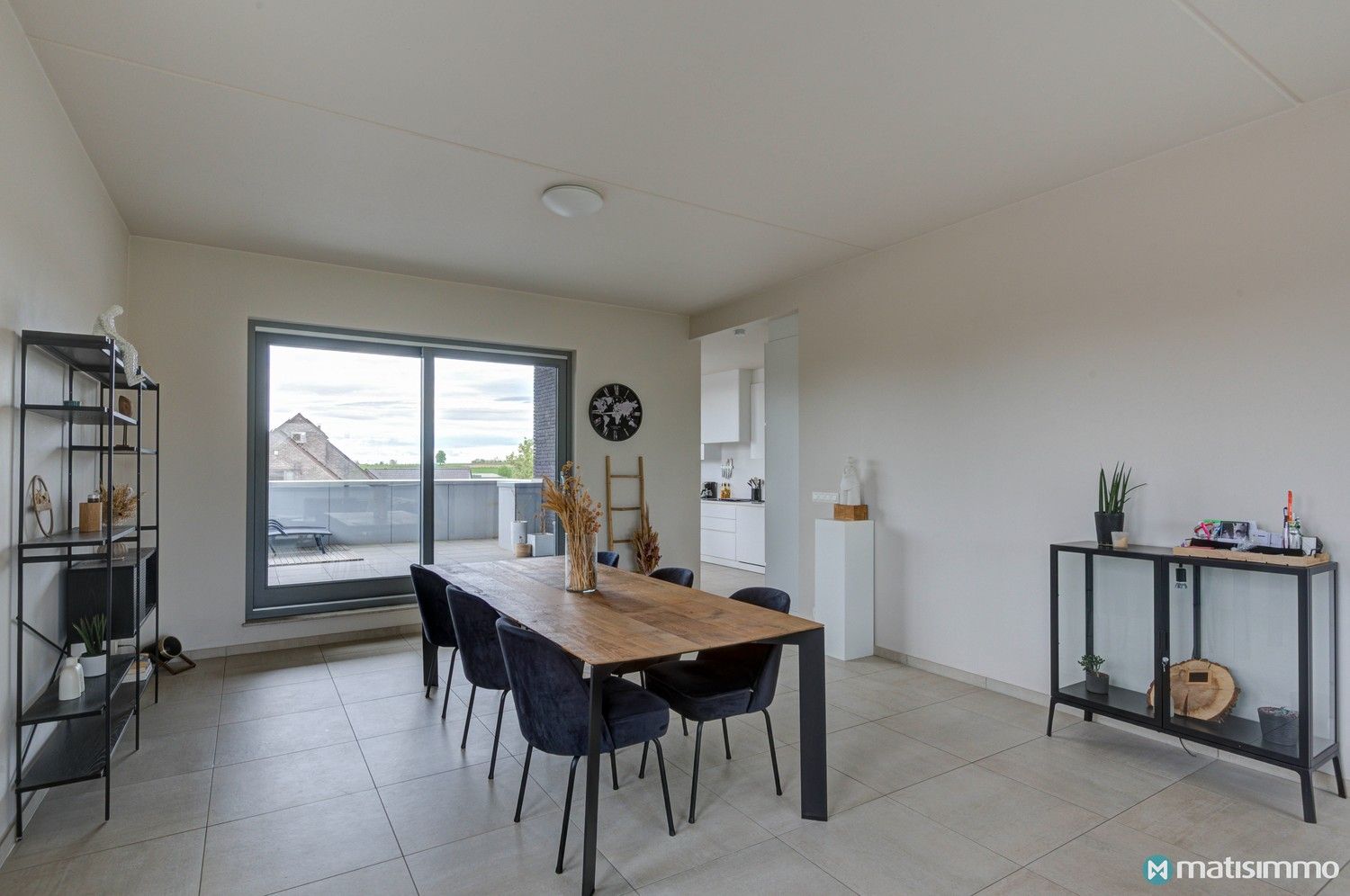 INSTAPKLAAR APPARTEMENT MET TWEE SLAAPKAMERS, 2 TERRASSEN EN PARKING TE BILZEN foto 6