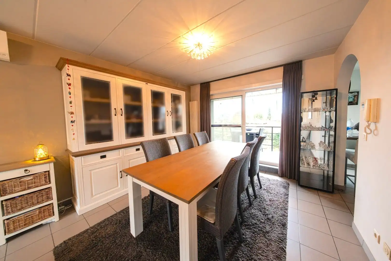 Instapklaar appartement met 3 slaapkamers, terras & zonnepanelen. foto 2