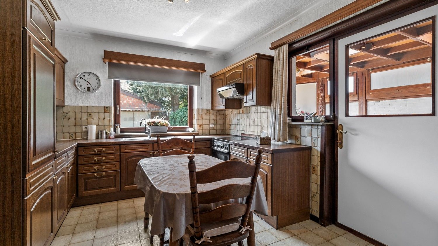 Ruime woning met 3 slaapkamers, tuin en garage foto 7