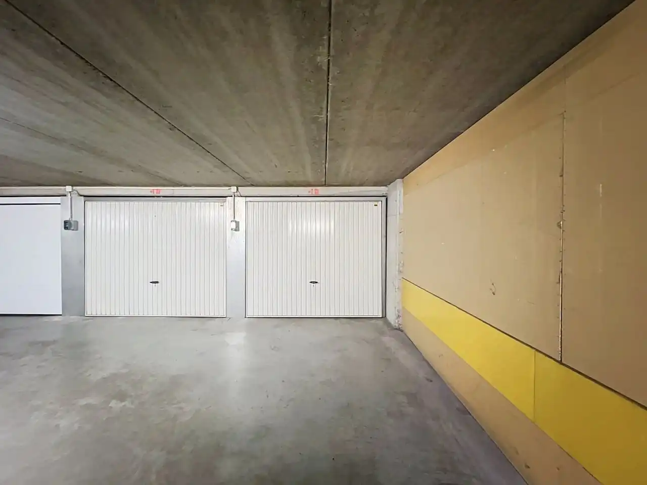 Bijzonder goed gelegen garagebox (op de eerste verdiep) van een centraal gelegen complex, vlakbij de Visserskapel foto 6